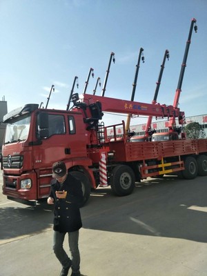 隨州陜汽德龍前四后八隨車吊 包上戶、可按揭的工程運輸利器